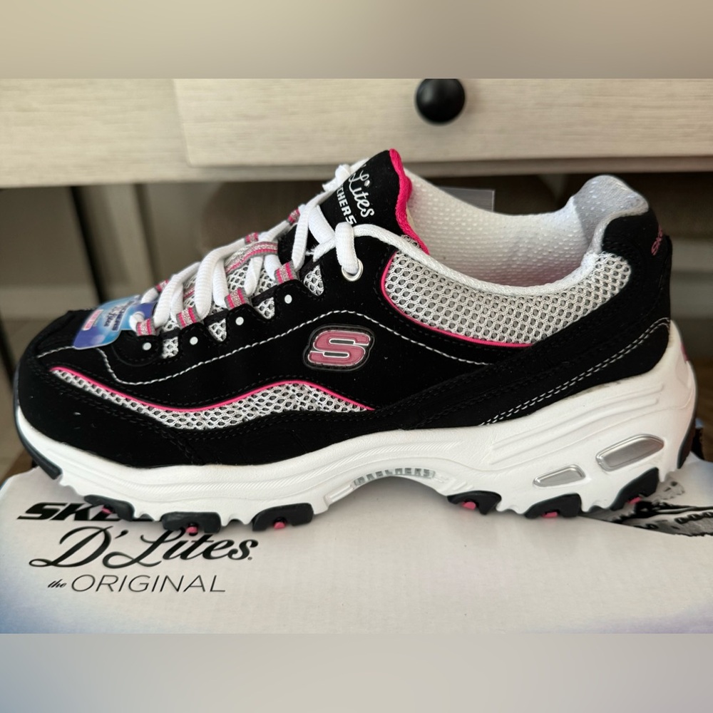 Skechers (pink,black,white) size 6.5